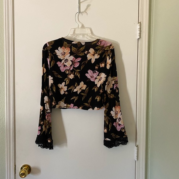 Kendall & Kylie Crop Top - Picture 3 of 4